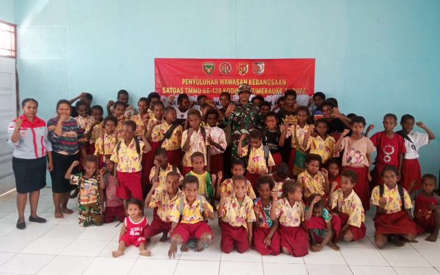 Satgas TMMD ke-129 Tanamkan Wawasan Kebangsaan Kepada Pelajar Kampung Wanam Merauke
