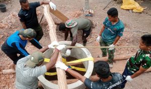 Sumur Galian Mulai Diperkuat, Warga Kampung Wanam Apresiasi Satgas TMMD ke-129