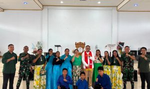Rutinitas Akhir Pekan, Yonif TP 804/DBAY Berbagi dalam “Minggu Berkah” di Gereja Kristus Ajaib Kimi