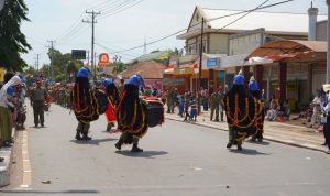 Dentuman Marching Band Kodam XXIV/MT Meriahkan Karnaval Pembangunan HUT ke-81 RI di Merauke