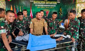 Sambut HUT ke-1, Yonif TP 860/NSK Gelar Khitanan Gratis untuk Warga di Waropen
