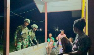 Patroli Malam Yonif TP 860/NSK, Jaga Kondusivitas dan Beri Rasa Aman bagi Warga Waropen