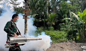 Cegah Malaria, Yonif TP 860/NSK Gelar Fogging di Marshalling Area