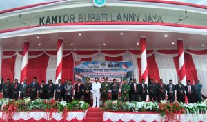 Dari Tiom untuk Indonesia! Upacara Penurunan Bendera di Lanny Jaya Berlangsung Khidmat