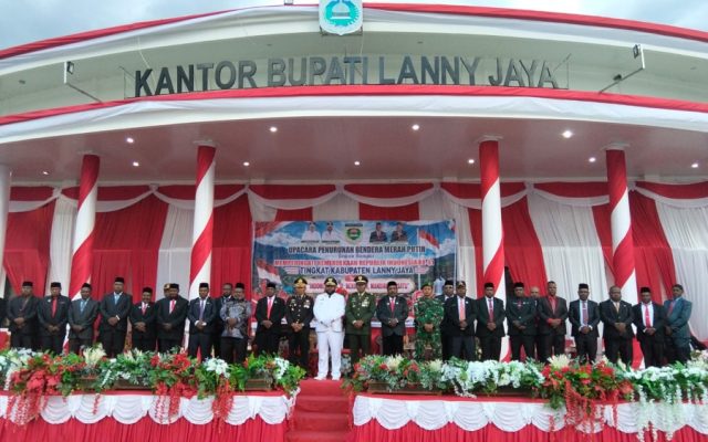 Dari Tiom untuk Indonesia! Upacara Penurunan Bendera di Lanny Jaya Berlangsung Khidmat