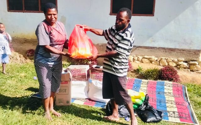 Sederhana Tapi Bermakna, Kepala Suku Kampung Argineri Ajak Warga Rayakan Kemerdekaan dengan Lomba Tradisional
