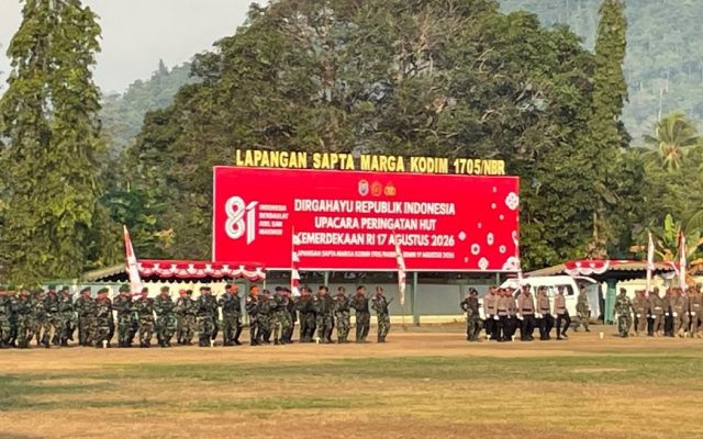 Prajurit Yonif TP 804/DBAY Raih Apresiasi sebagai Pasukan Terdisiplin dalam Upacara HUT ke-81 RI di Nabire