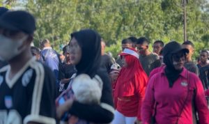 Pererat Kebersamaan, Yonif TP 809/NTM Bersama Forkopimda dan Warga Sarmi Gelar Jalan Sehat Sambut HUT RI ke-81