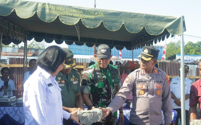 Peletakan Batu Pertama Pasar Rakyat Ureifaisei, Sinergi TNI dan Pemda Dorong Ekonomi Masyarakat Waropen
