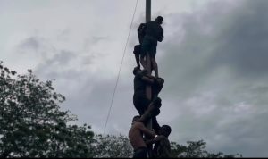 Keceriaan HUT ke-81 RI: Yonif TP 809/NTM Bersama Masyarakat Gelar Lomba 17-an Penuh Semangat di Tengah Guyuran Hujan