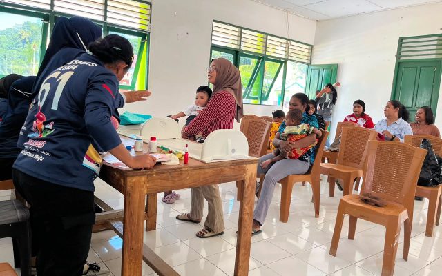 Wujud Kepedulian Kesehatan, Yonif TP 809/NTM dan Persit KCK Gelar Imunisasi Anak Bersama Puskesmas Petam