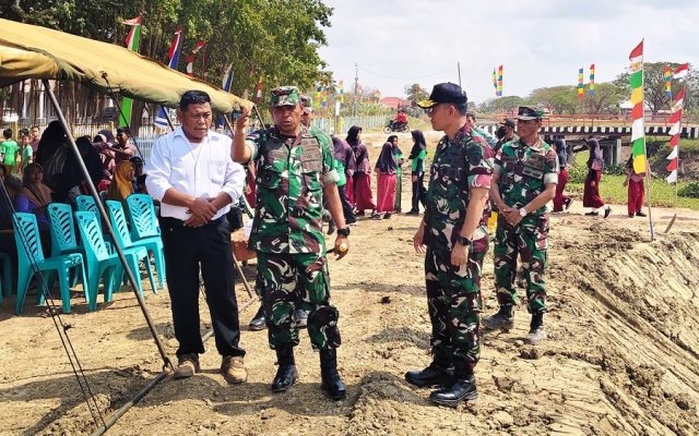 Dandim 1707/Merauke Dampingi Pangdam XXIV/Mandala Trikora Tinjau Jembatan Aramco di Waninggap Say