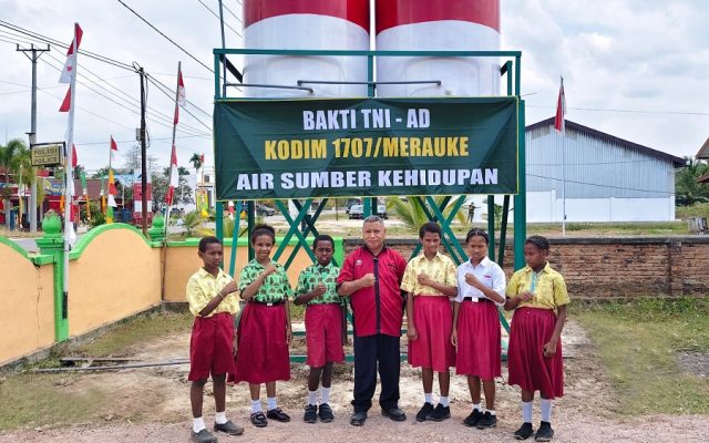 Peran TNI AD Wujudkan Air Bersih, Harapan Siswa dan Guru SD Inpres Semangga III Kini Terwujud