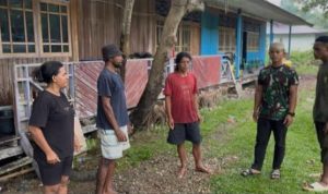 Warga Kampung Botawa Krisis Air Bersih, Prajurit Yonif TP 860/NSK Turun Langsung Antar Bantuan ke Rumah-Rumah