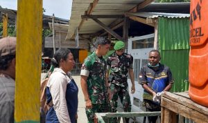Pastikan Layak Dikonsumsi, Dinas Kesehatan Cek Kualitas Air Minum Prajurit Yonif TP 860/NSK