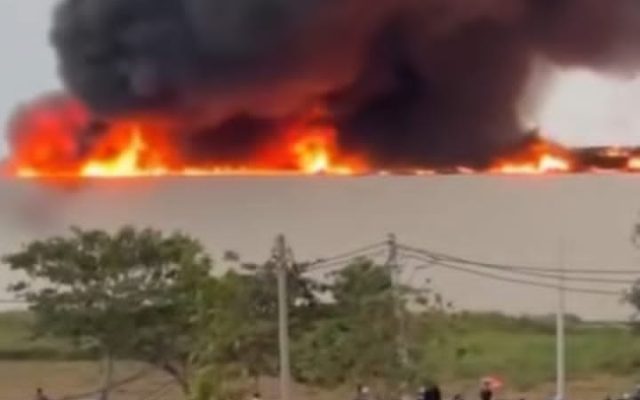 Kebakaran Kembali Melanda Kawasan Pergudangan Laksana, Menjadi Tandatanya Besar Bagi Warga Setempat