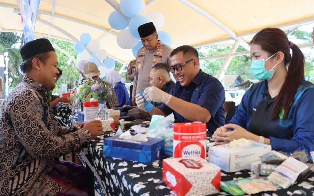 Jemaah, pedagang, dan ojol serbu layanan kesehatan gratis Satlantas Polresta Tangerang di HUT lalu lintas