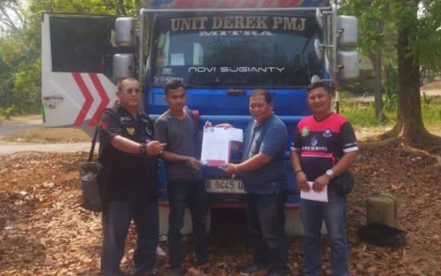 Benni Rusli Dampingi Klien, Hingga Mobil Derek Yang Empat Bulan Menjadi Barang Bukti Di Kejari Subang dikembalikan