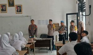 Kapolsek Cipondoh Berikan Edukasi Hukum kepada Siswa SMA Negeri 10 Kota Tangerang
