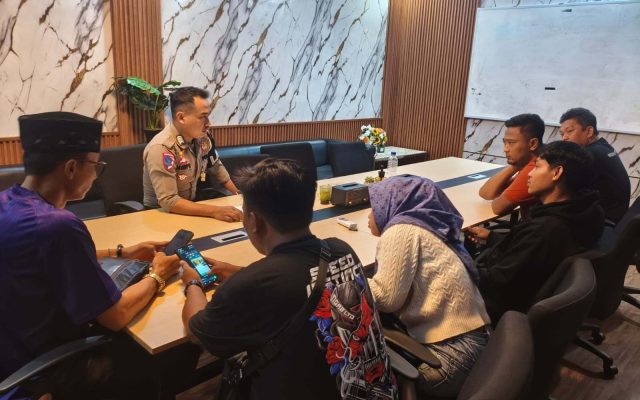 Satlantas Polresta Tangerang Tangani Kecelakaan Forklift Tabrak Rumah di Kronjo