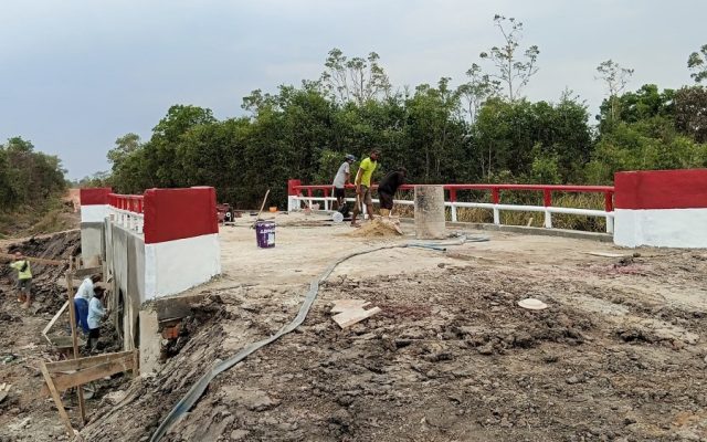 Peran TNI AD Hadirkan Harapan Baru, Jembatan Aramco di Kampung Harapan Makmur Kurik Hampir Rampung