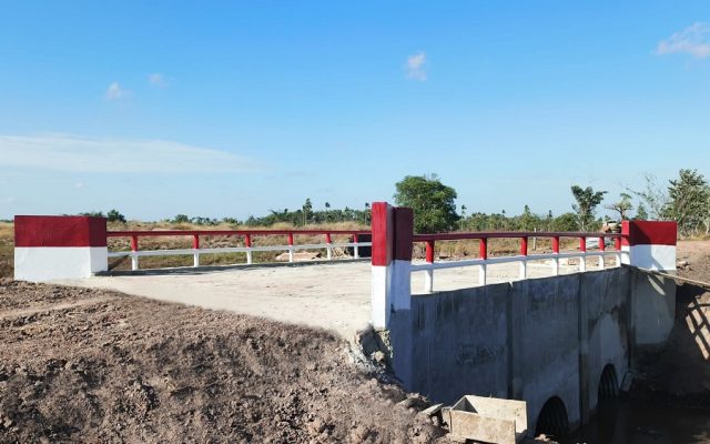TNI AD Bersama Masyarakat, Rampungkan Dua Jembatan Aramco di Kampung Win Jaya Kurik Merauke