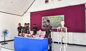 Prajurit Yonif TP 860/NSK Latih Siswa SMA Negeri 1 Waren Bantuan Hidup Dasar, Ajarkan Cara Selamatkan Nyawa Saat Darurat