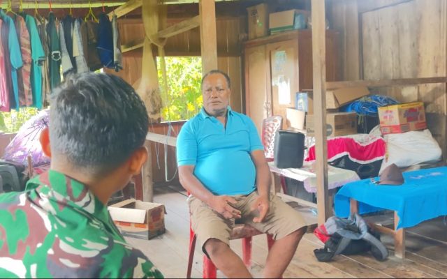 Ambulans Dihentikan Warga, Tim Kesehatan Yonif TP 860/NSK Sigap Tangani Pasien Darurat di Kampung Botawa