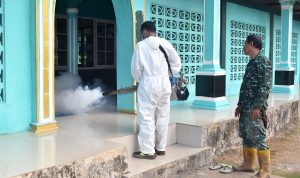Cegah DBD dan Malaria, Kodim 1707/Merauke Bersama Denkesyah Lakukan Fogging di Lingkungan Asrama