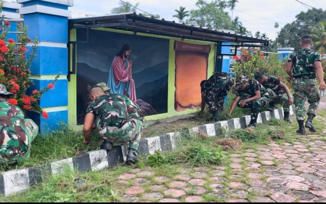 Gotong Royong Bersihkan Gereja, Prajurit Yonif TP 860/NSK Bersama Jemaat GKI Betania Waren