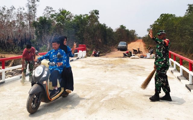 Jembatan Aramco Rampung, Akses Petani dan Anak Sekolah di Kampung Harapan Makmur Kini Lebih Mudah