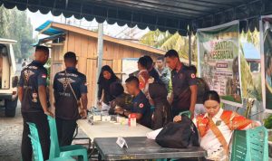 Ditengah Keramaian CFD Masyarakat Nabire Hadir Pelayanan Cek Kesehatan Gratis Dari Tim Kesehatan Yonif TP 804/DBAY