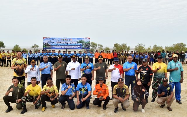 TNI Bersama Rakyat Tanam 1.000 Mangrove, Jaga Pesisir Pantai Payum Merauke Agar Tetap Lestari