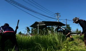 Yonif TP 809/NTM Gelar Karya Bakti Bersama Masyarakat di Sarana Olahraga Kampung Kasukwe