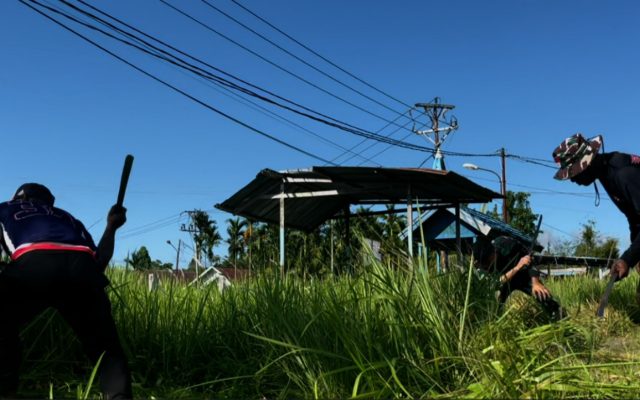 Yonif TP 809/NTM Gelar Karya Bakti Bersama Masyarakat di Sarana Olahraga Kampung Kasukwe