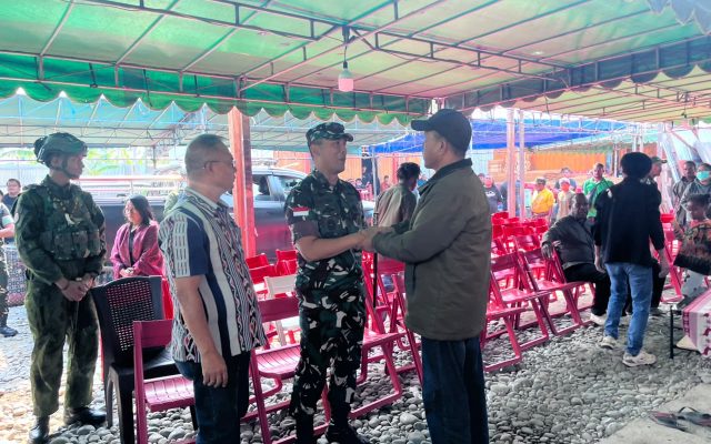 Dari Mbua ke Wamena, Istri Aris Sanda Tiba di Rumah Duka