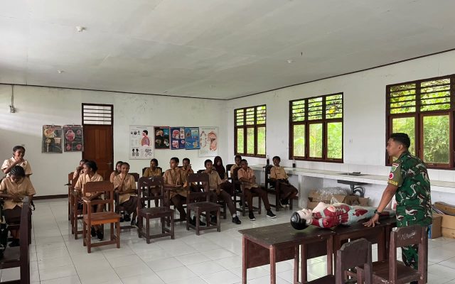 Prajurit Yonif TP 860/NSK Berikan Edukasi dan Motivasi kepada Siswa SMA URFAS