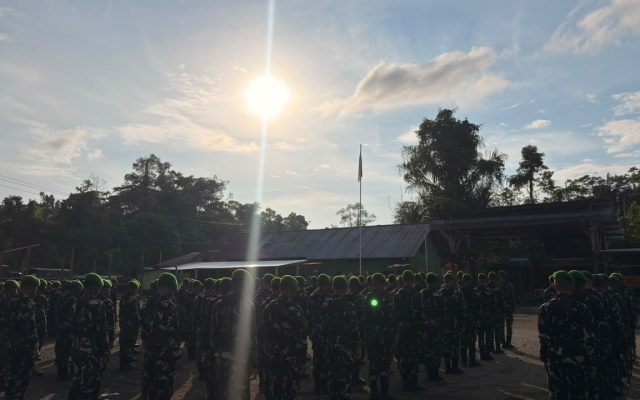 Prajurit Yonif TP 860/NSK Gelar Upacara Bendera, Perkuat Disiplin dan Jiwa Nasionalisme