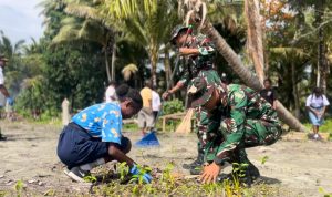 Yonif TP 809/NTM Gelar Karya Bakti Bersihkan Pantai Kodok Sarmi