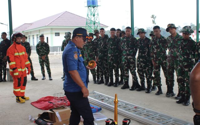Personel Yonif TP 820/DAAI Laksanakan Latihan Bersama Damkar
