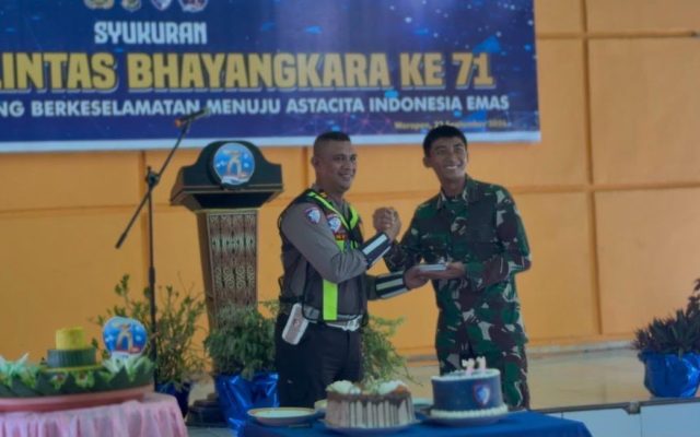 Perkuat Sinergitas TNI-Polri, Yonif TP 860/NSK Hadiri Syukuran HUT ke-71 Lantas di Polres Waropen