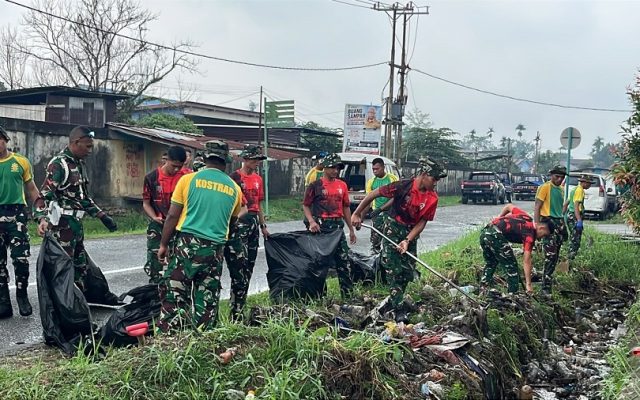 Prajurit Yonif TP 820/DAAI Turun ke Pasar Sentral Mimika, Ini yang Mereka Lakukan