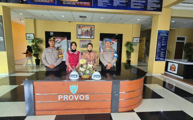 Pastikan Tetap Siaga, Provos dan Pamapta Kontrol Piket Lobby Polwan Polresta Tangerang