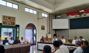 H. Soma Atmaja Pimpin Rapat Persiapan Gemilang Korpri Night Run di Kecamatan Kelapa Dua