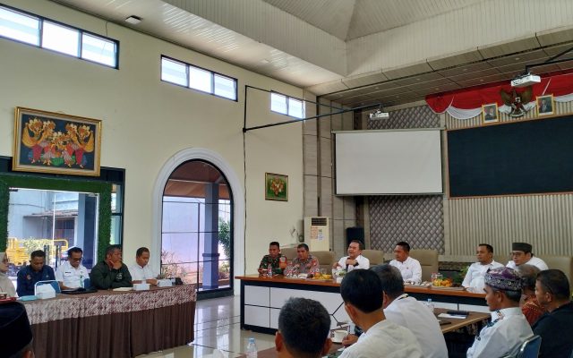 H. Soma Atmaja Pimpin Rapat Persiapan Gemilang Korpri Night Run di Kecamatan Kelapa Dua