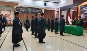 Feradi WPI Antarkan 19 Calon Advokat Jalani Penyumpahan Di Pengadilan Tinggi Surabaya dan Bandung