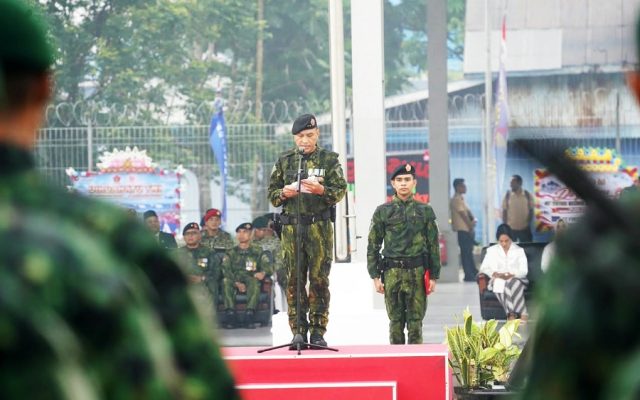 Kaskogabwilhan III Pimpin Upacara HUT ke-81 TNI di Timika, Teguhkan Soliditas Tiga Matra dan Kebersamaan Dengan Rakyat