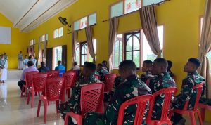 GIAT LONCENG, Prajurit Yonif TP 860/NSK Ibadah Bersama Jemaat di Waropen