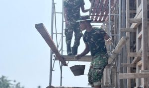 Yonif TP 860/NSK Gotong Royong Percepat Pembangunan GKI Imanuel Batu Zaman