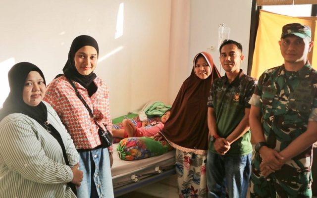 Tak Sekadar Memimpin, Dandim Jayapura Hadir Menguatkan Anggota yang Sakit